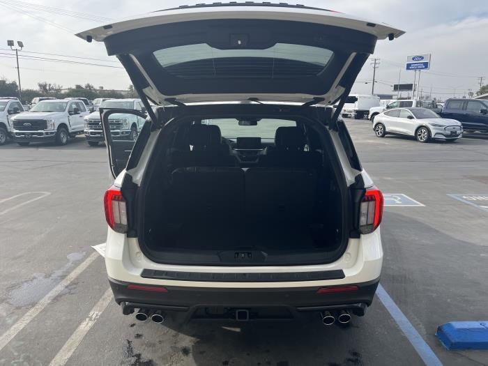 2025 Ford Explorer-8