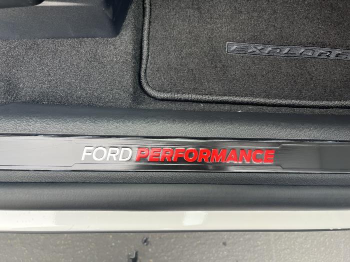2025 Ford Explorer-23
