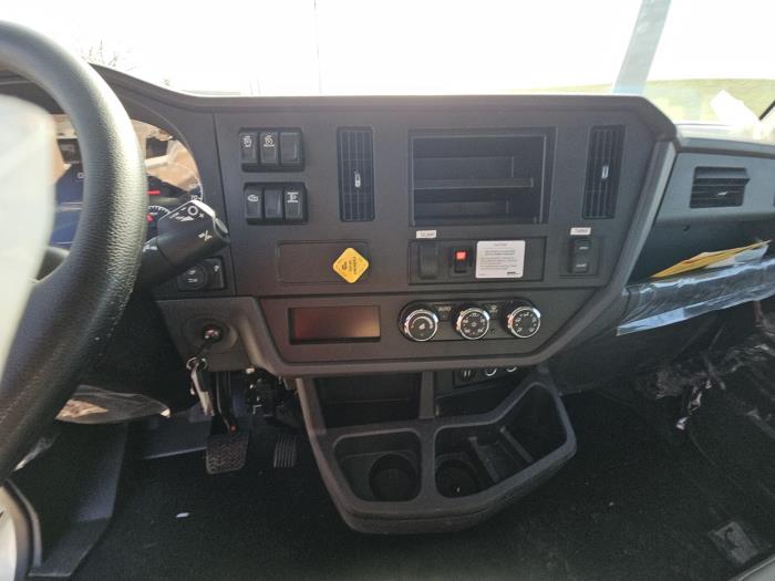 2025 Peterbilt 536-16