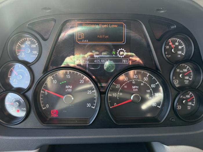 2022 Peterbilt 579-5