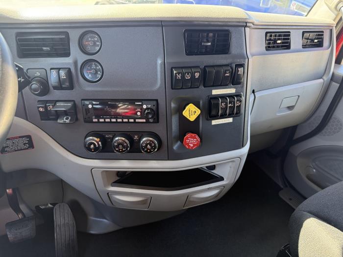 2022 Peterbilt 579-8