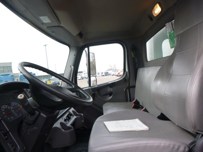 2021 Freightliner Business Class M2 106-16