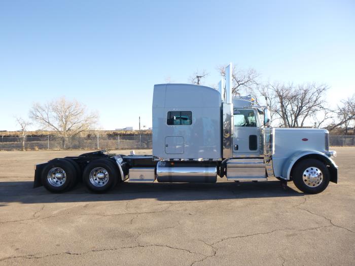 2022 Peterbilt 389-8