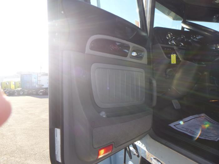 2022 Peterbilt 389-15
