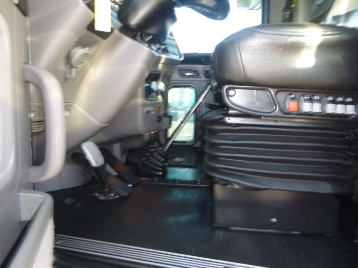 2022 Peterbilt 389-17