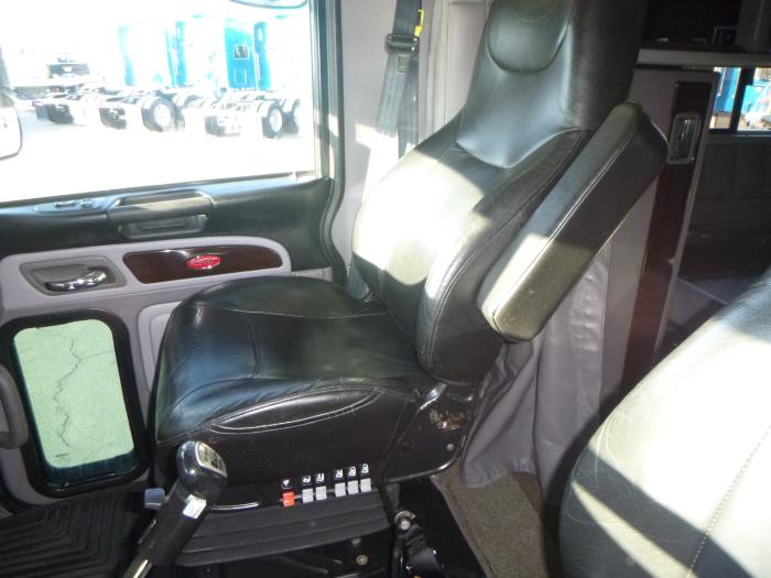 2022 Peterbilt 389-18