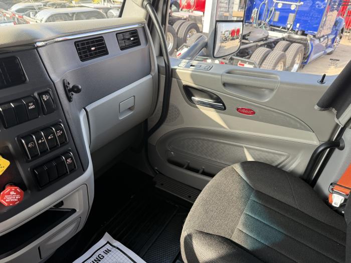 2021 Peterbilt 579-6