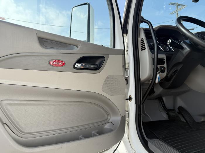 2021 Peterbilt 579-17