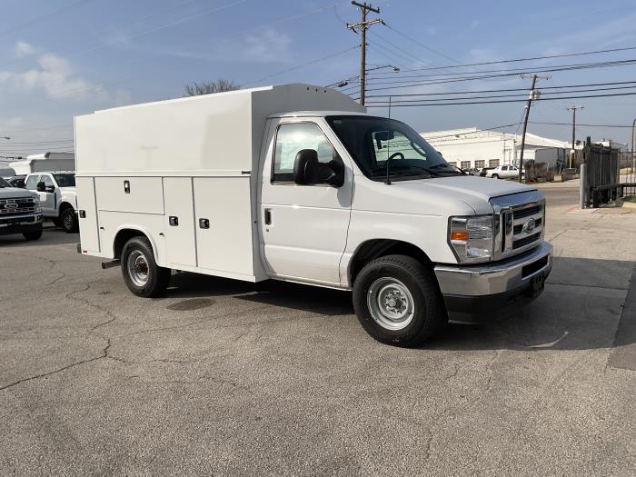 2025 Ford E-350-6