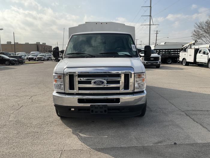 2025 Ford E-350-7