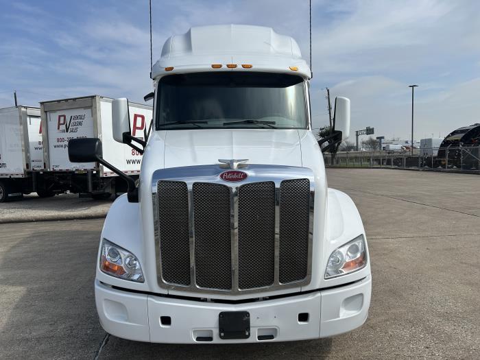 2022 Peterbilt 579-8