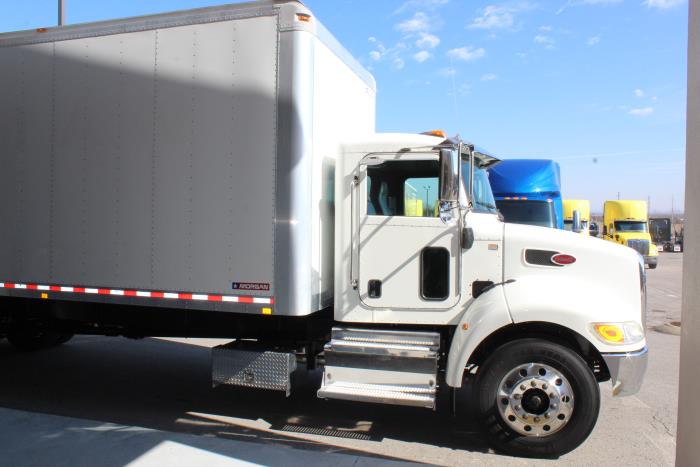 2016 Peterbilt 337-6