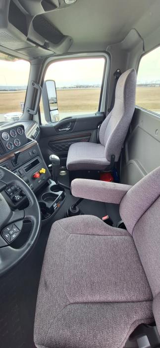 2025 International HX520-8