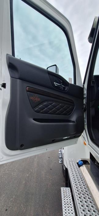 2025 International HX520-10