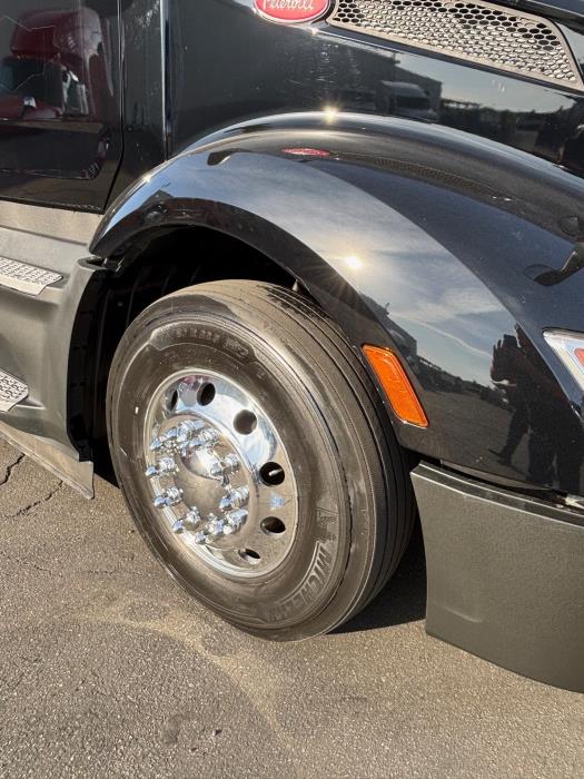 2023 Peterbilt 579-9