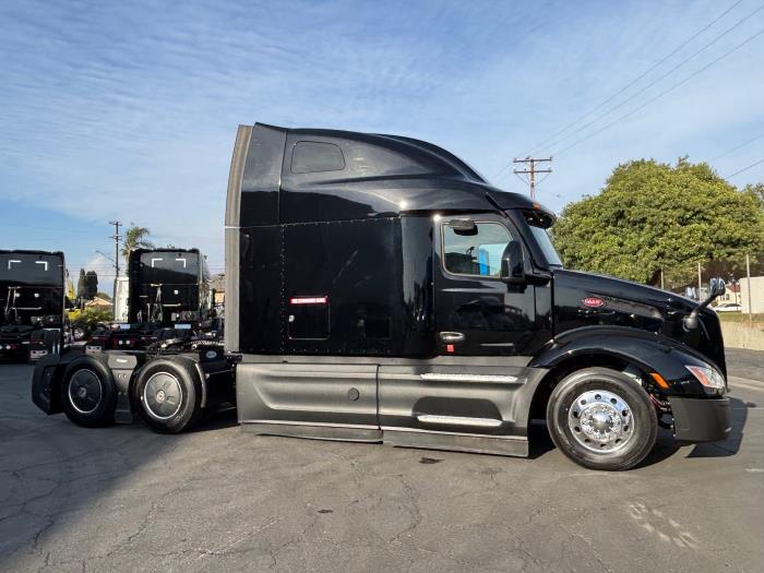 2023 Peterbilt 579-8