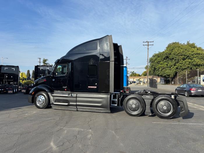 2023 Peterbilt 579-1