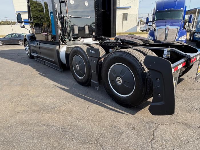 2023 Peterbilt 579-15