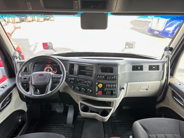 2023 Peterbilt 579-18