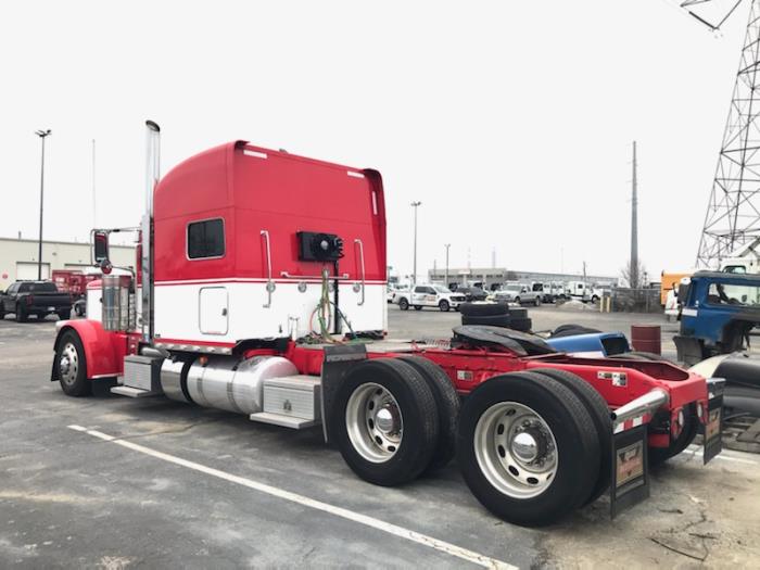 2023 Peterbilt 389-7