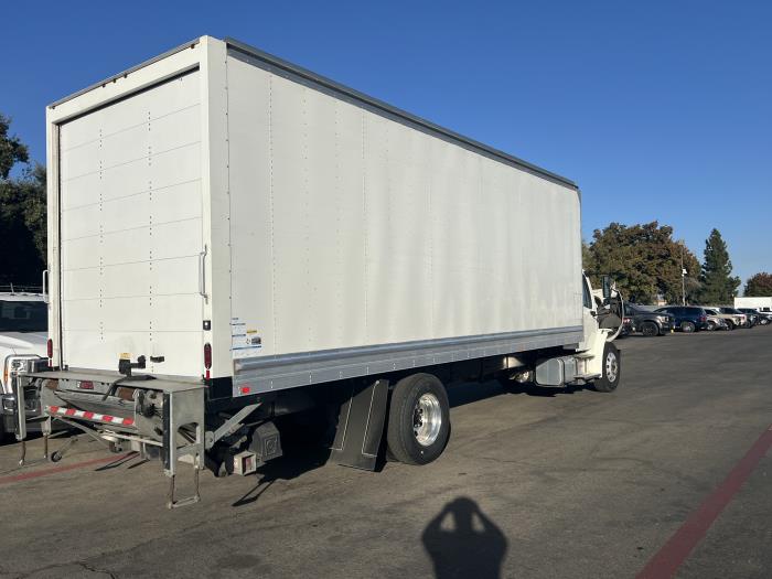 2021 Freightliner Business Class M2 106-4