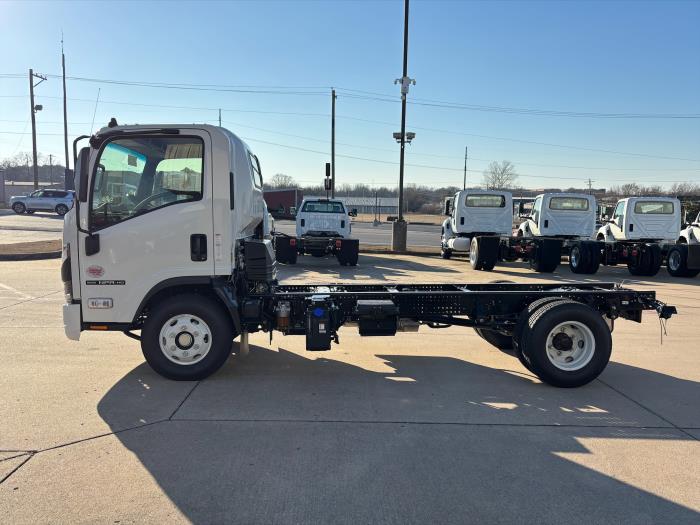 2025 Isuzu NPR-HD-4