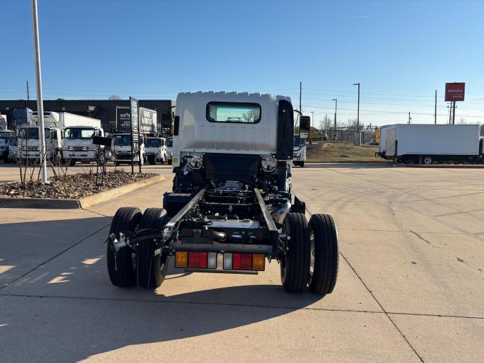 2025 Isuzu NPR-HD-6