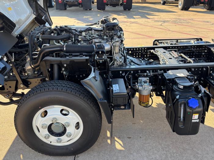 2025 Isuzu NPR-HD-10