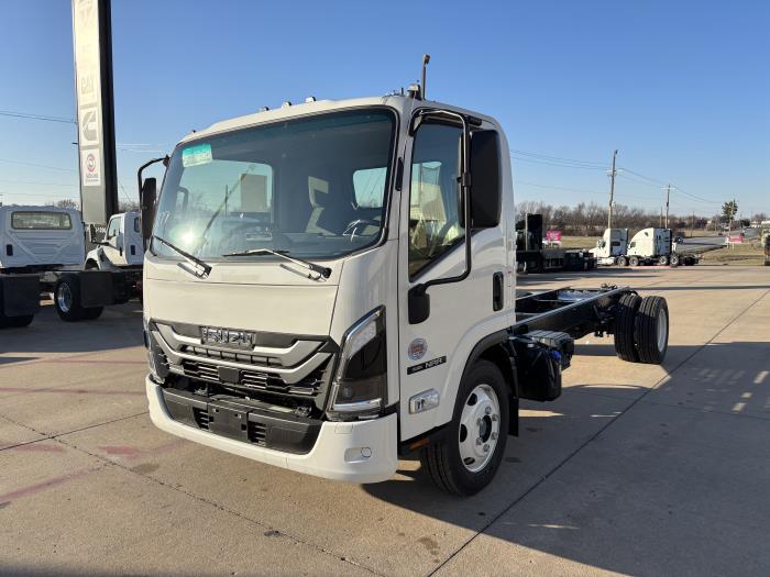 2025 Isuzu NRR-3