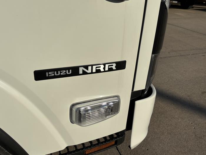 2025 Isuzu NRR-9