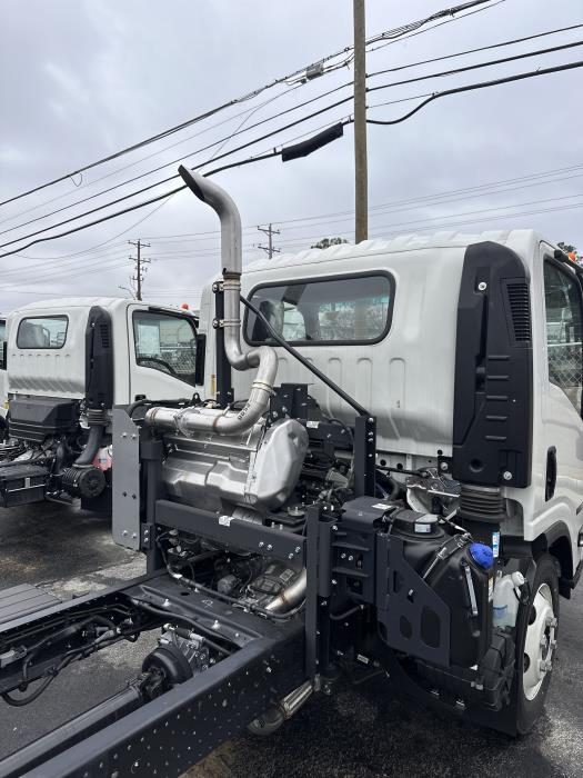 2024 Isuzu NRR-0