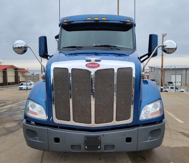 2022 Peterbilt 579-5