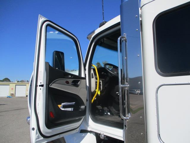 2025 Peterbilt 567-14