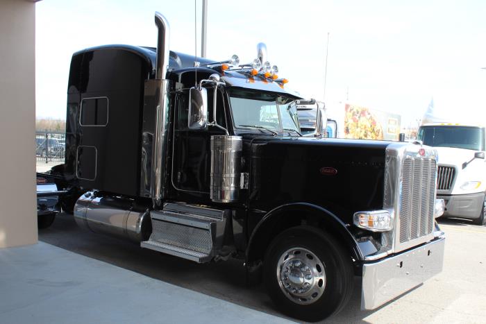 2023 Peterbilt 389-7