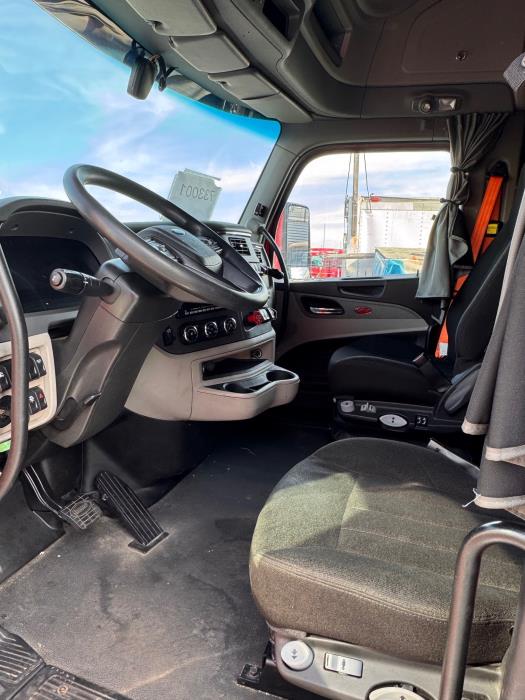 2023 Peterbilt 579-7