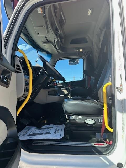 2024 Peterbilt 579-8
