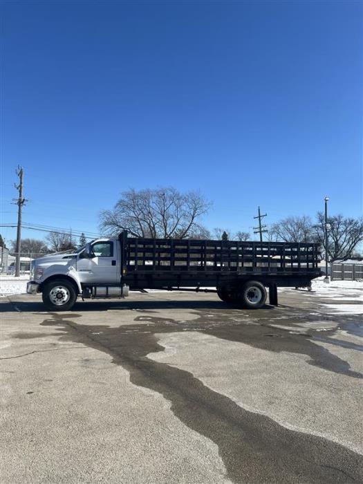 2025 Ford F-750-2