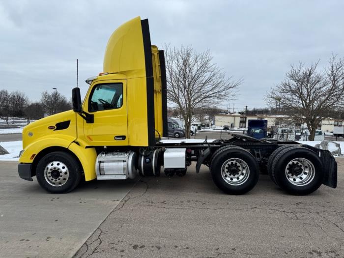 2021 Peterbilt 579-9