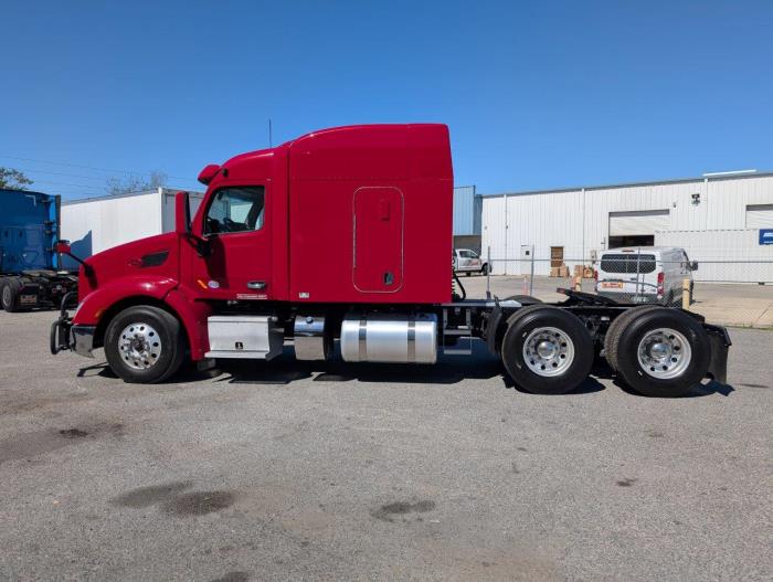 2022 Peterbilt 579-8