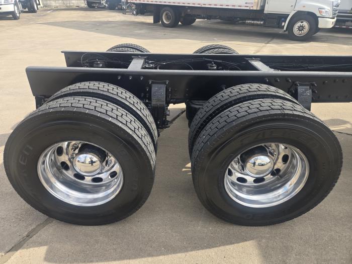 2020 Peterbilt 348-12
