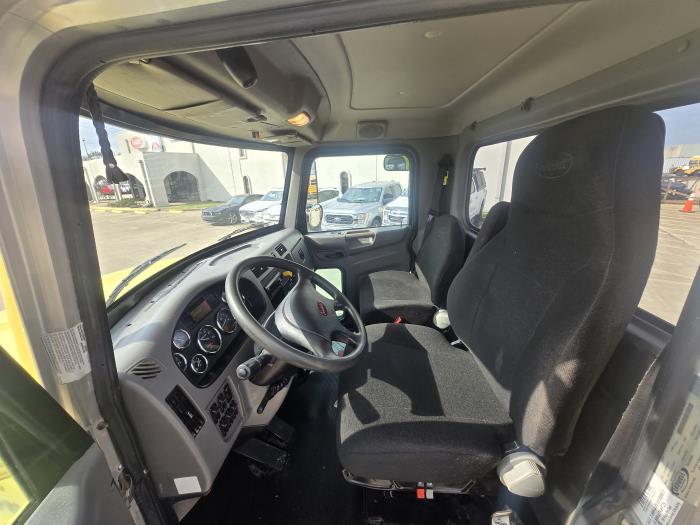 2020 Peterbilt 348-16