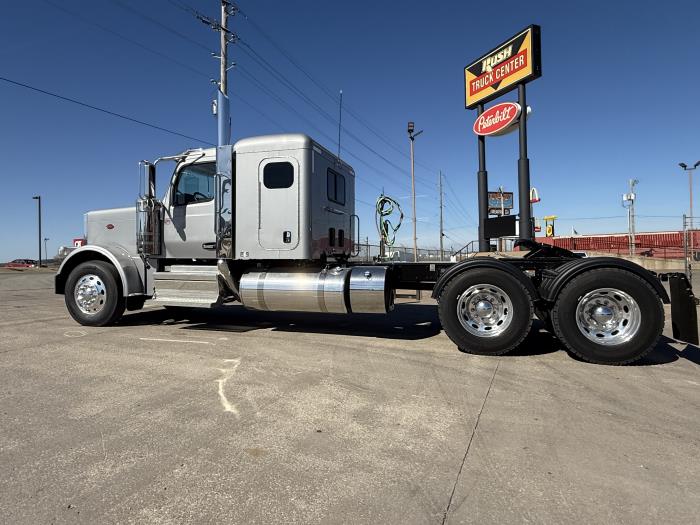 2025 Peterbilt 589-4