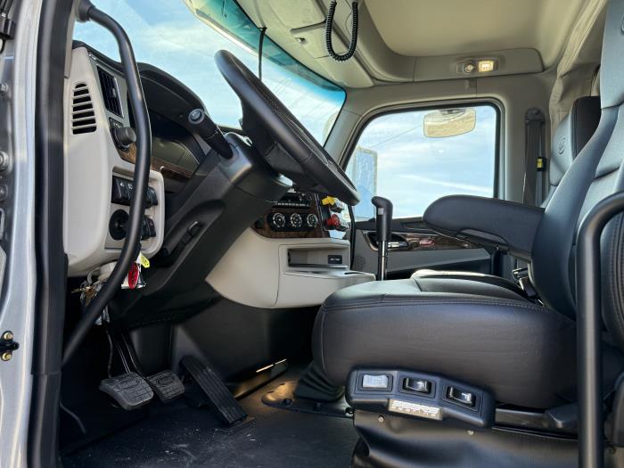 2025 Peterbilt 589-8