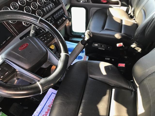 2023 Peterbilt 389-28