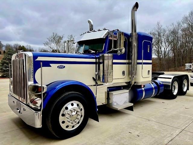 2023 Peterbilt 389-1