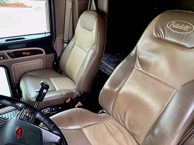 2023 Peterbilt 389-3