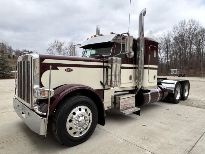2023 Peterbilt 389-1