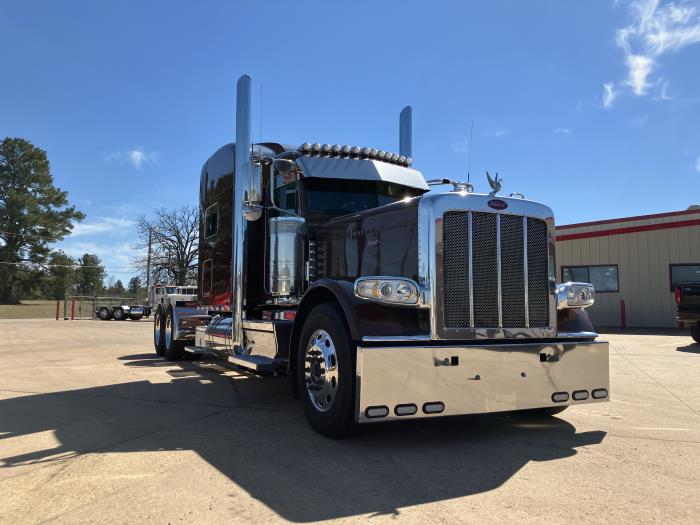 2022 Peterbilt 389-2
