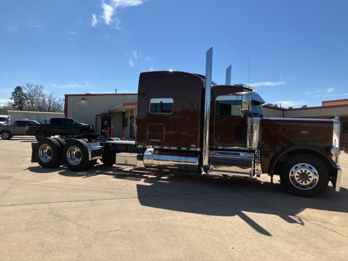 2022 Peterbilt 389-3