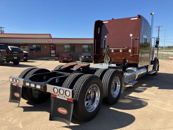 2022 Peterbilt 389-4